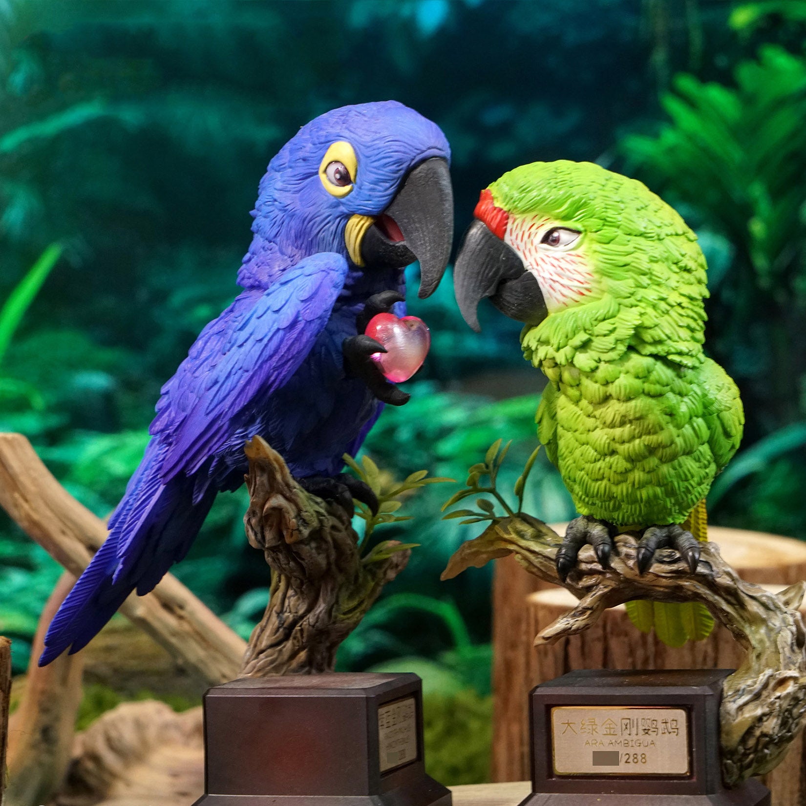 Great Green Macaw & Hyacinth Macaw Parrot Model