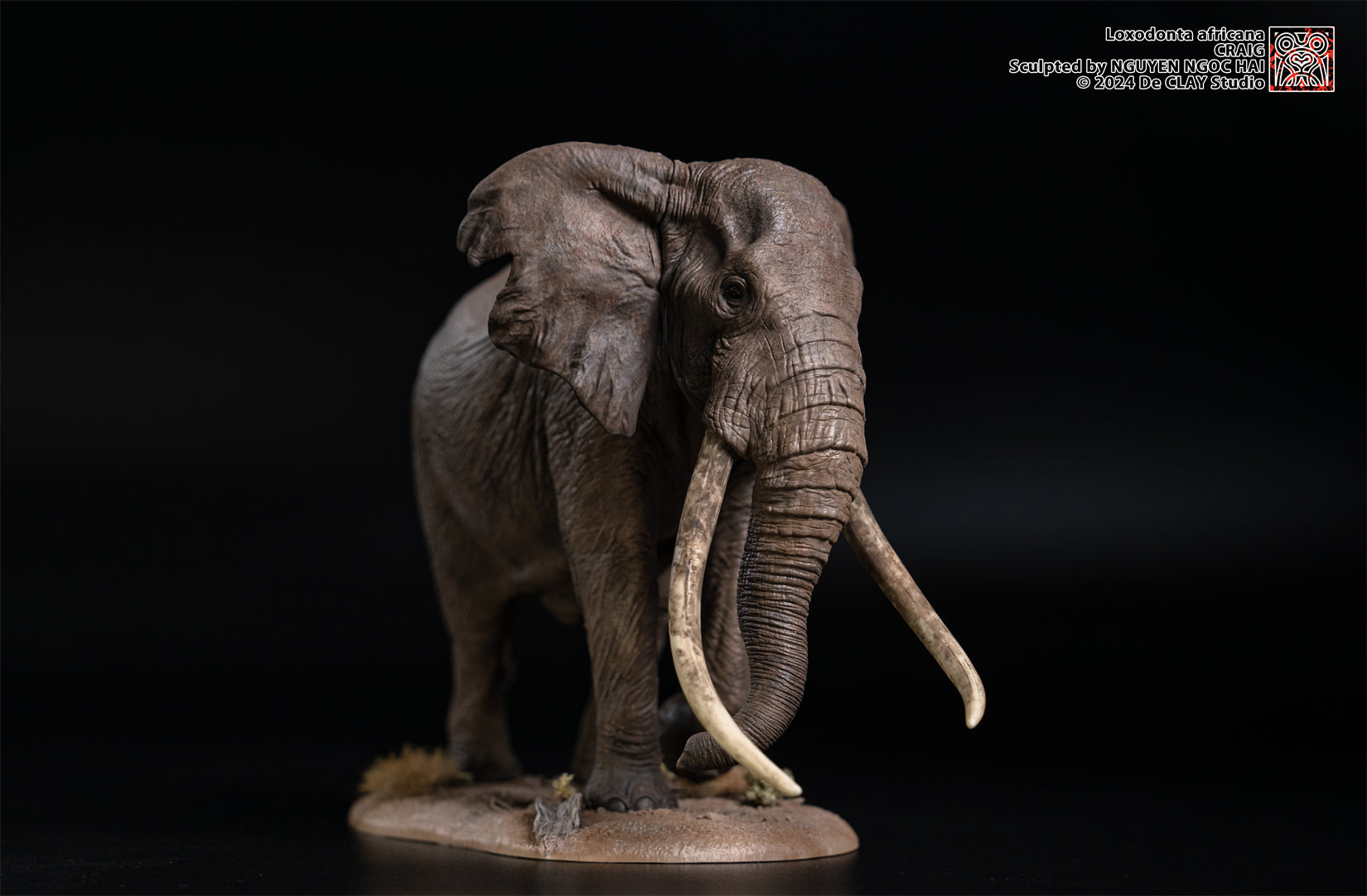 De CLAY Studio African Bush Elephant Scene Statue