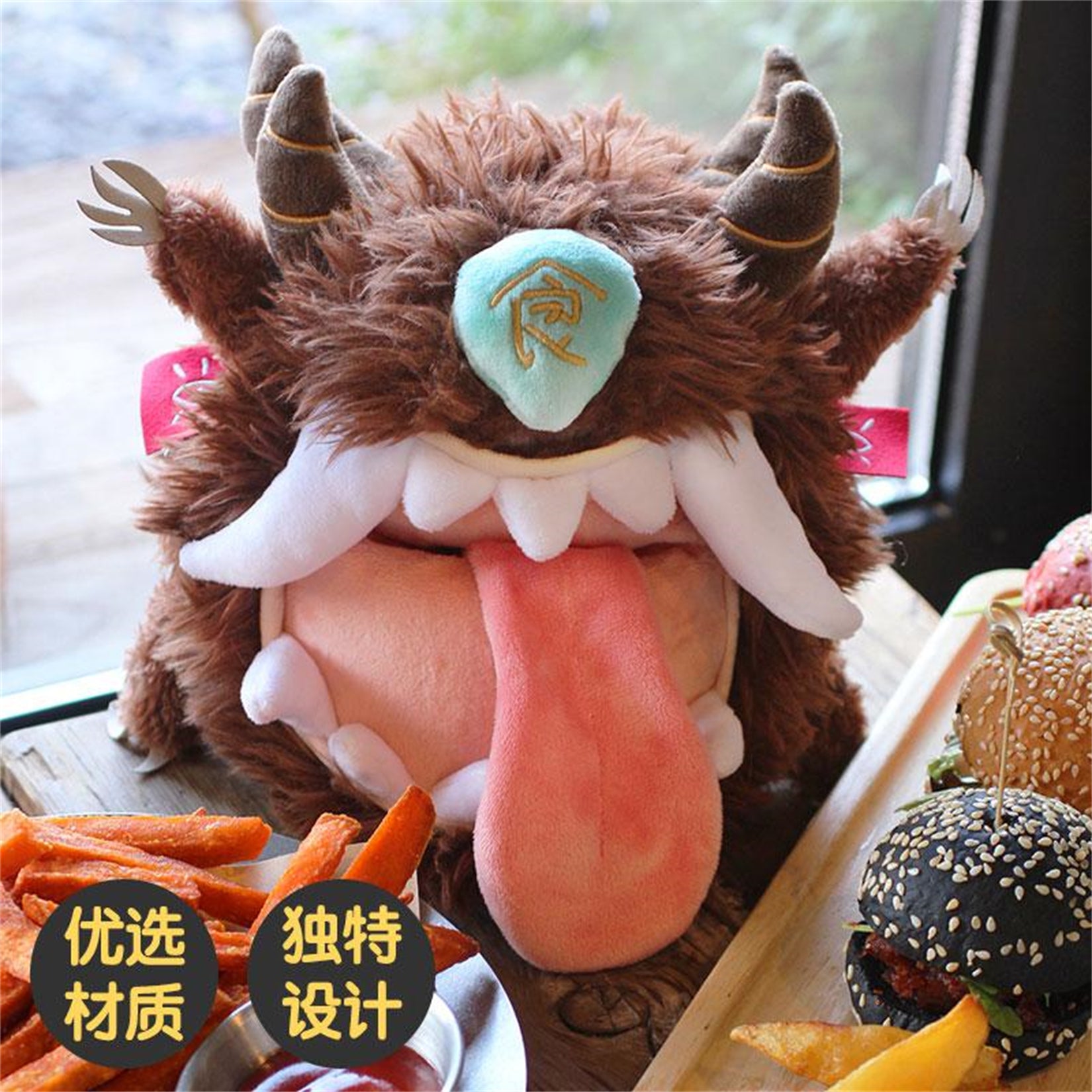 Liegende Panda-Stofftierfigur