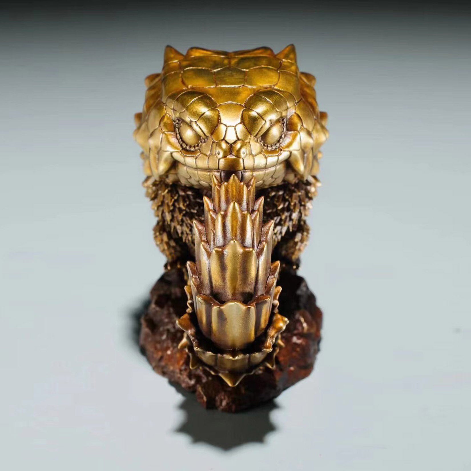 BOWUZHI Studio Bronze Armadillo Girdled Lizard Model