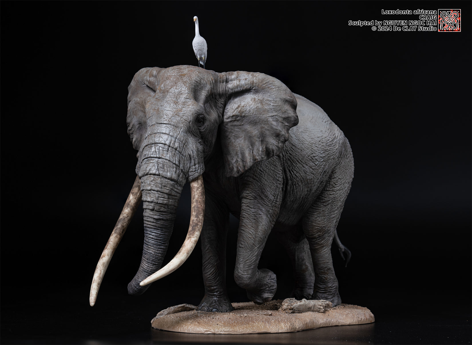 De CLAY Studio African Bush Elephant Scene Statue