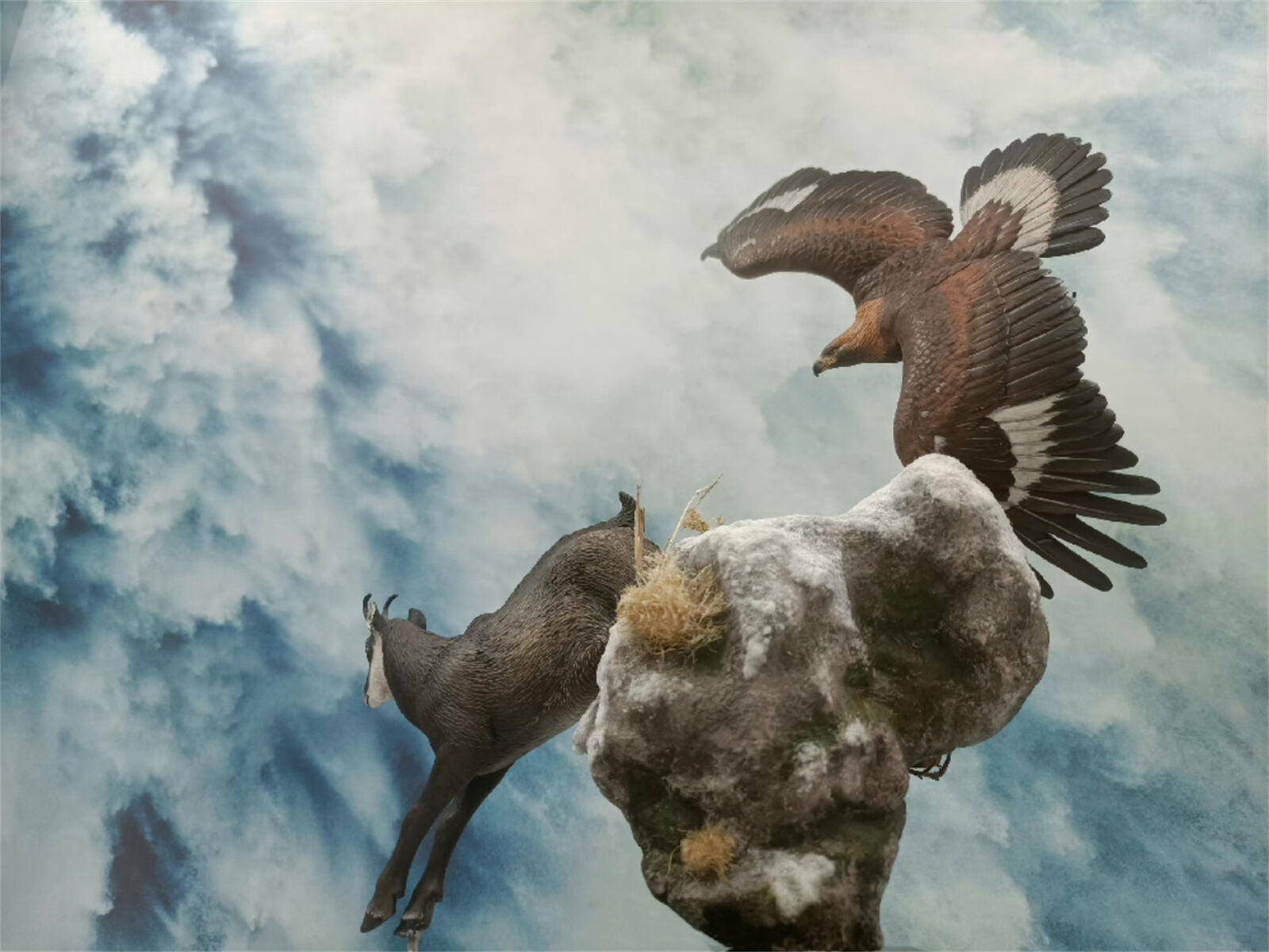 1/10 Golden Eagle VS Chamois Scene Model