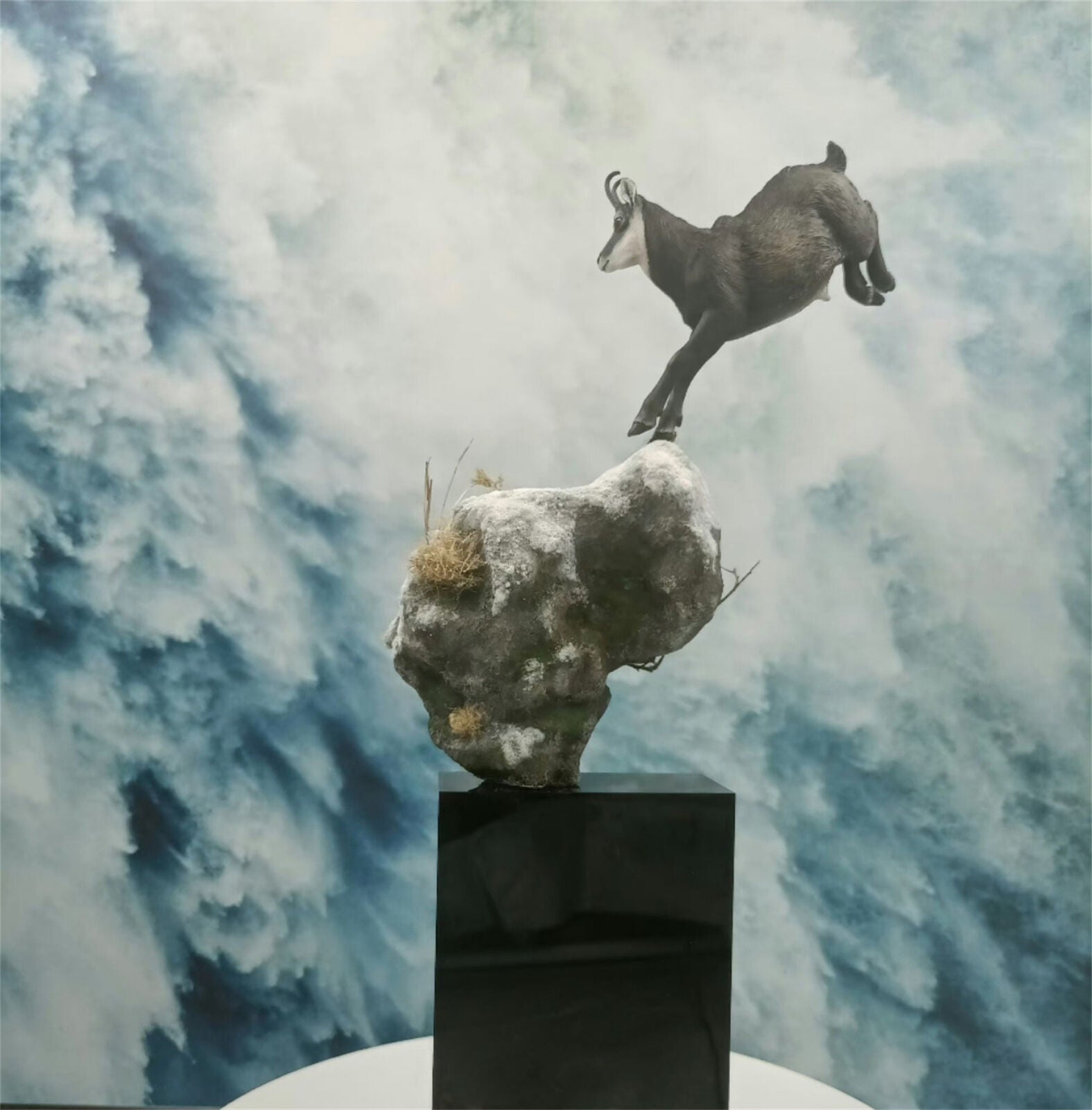 1/10 Golden Eagle VS Chamois Scene Model