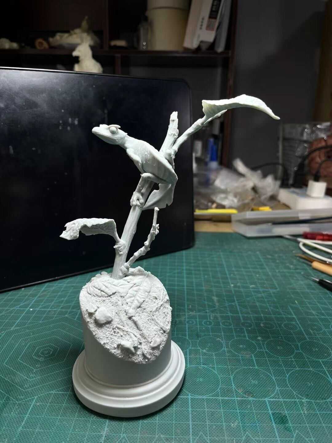 1:1 Uroplatus Phantasticus Model