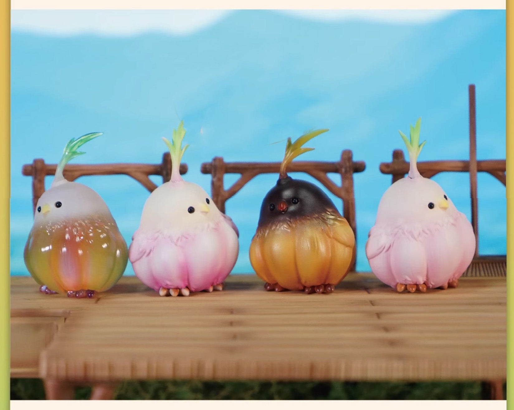 Lying Garlic Bird Model Animal Figure