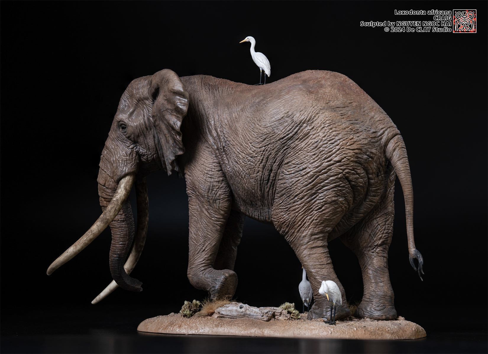 De CLAY Studio African Bush Elephant Scene Statue