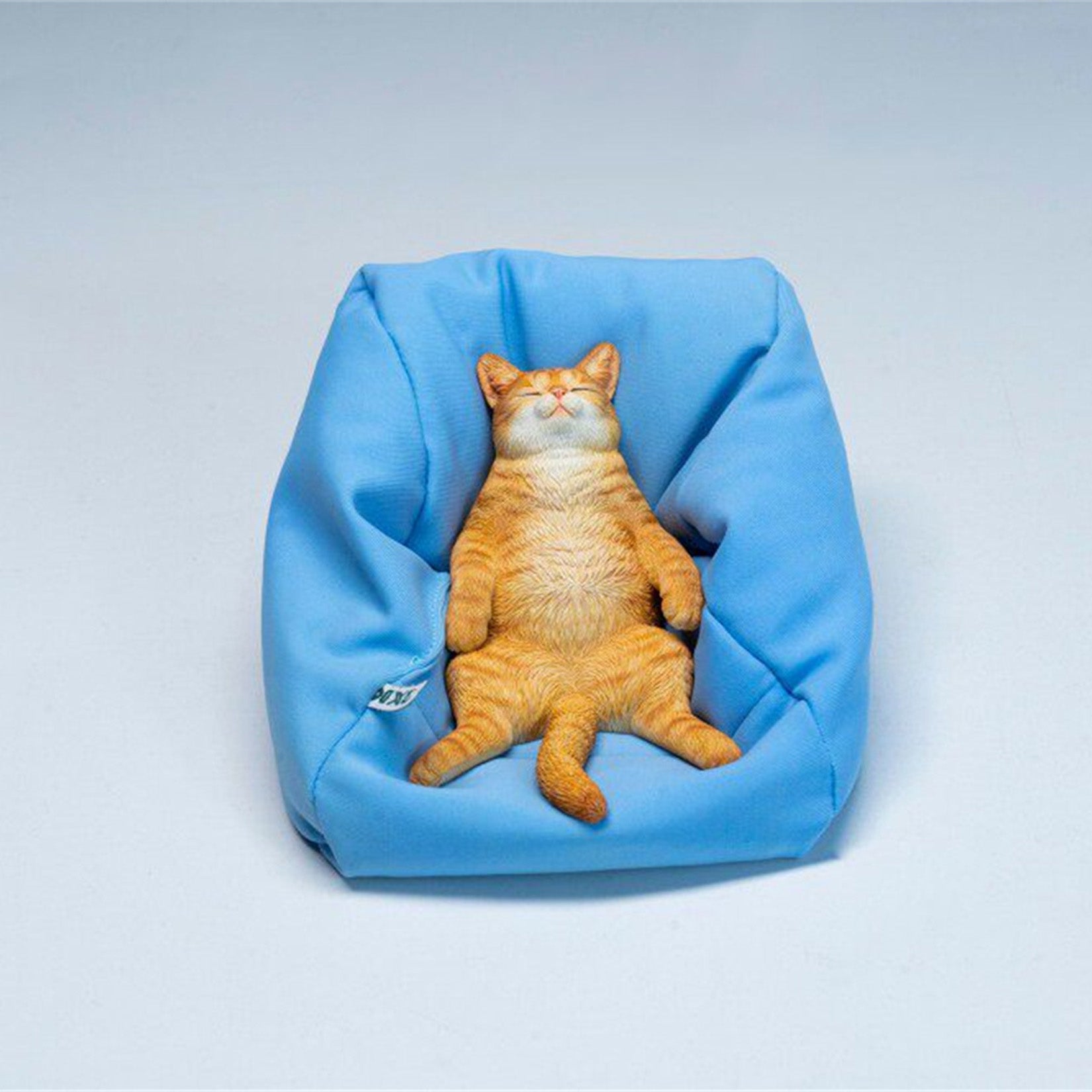 JXK Studio Lazy Cat on the Sofa Model