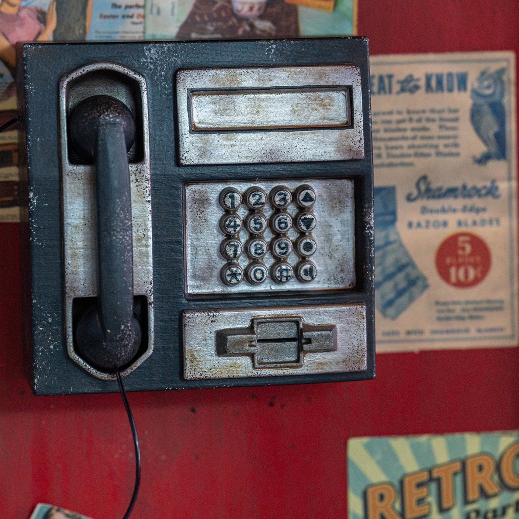 MMMTOYS 1:6 Scale Telephone Booth Model