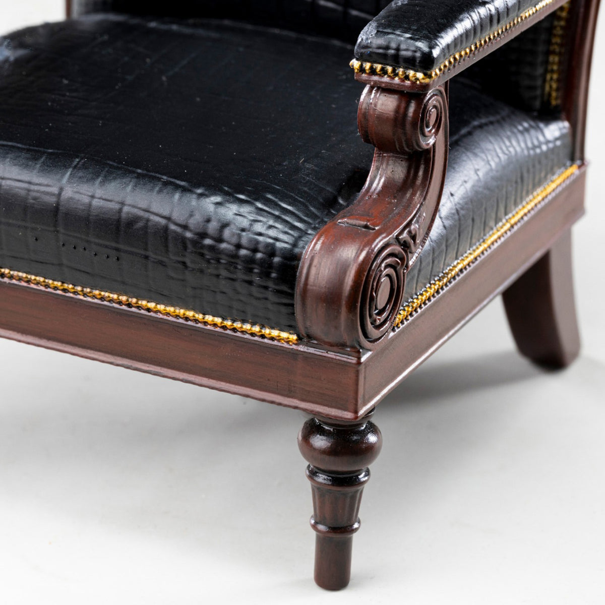 MMMTOYS Studio 1:12 Scale Black Croc Gentleman Armchair Model