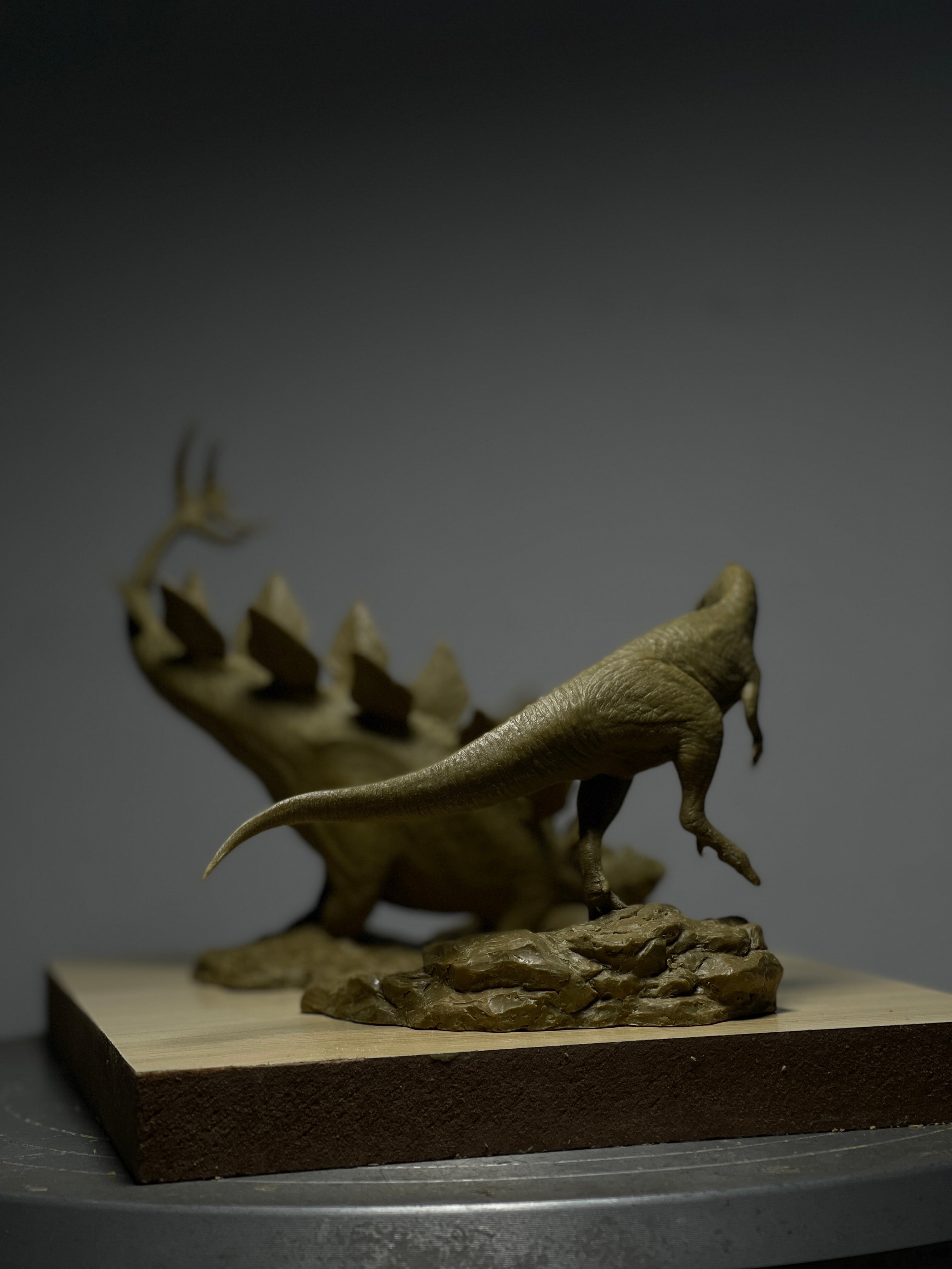 Sensen 1:64 Scale Allosaurus VS Stegosaurus Scene Statue