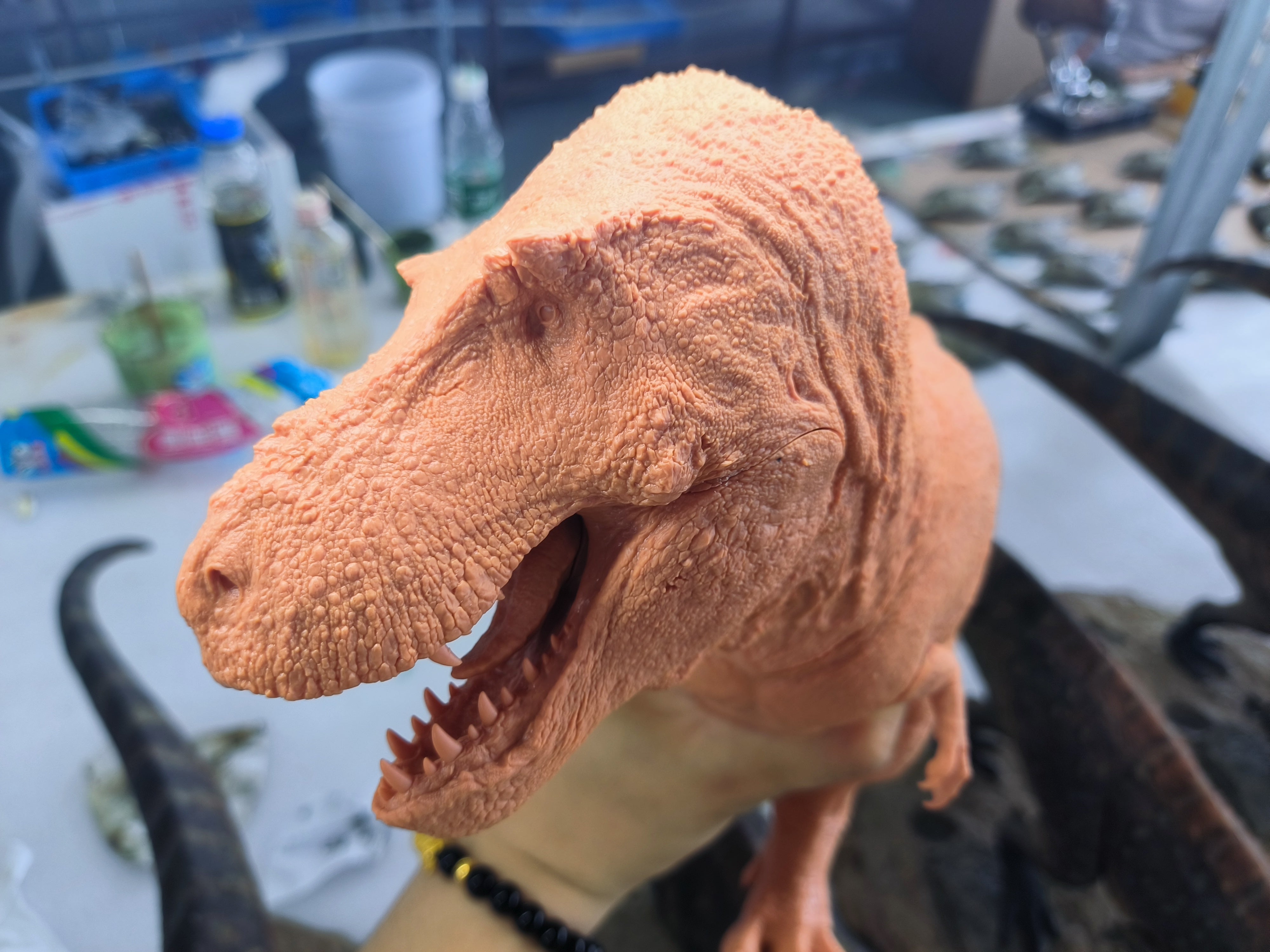 SHOWANNA 1:18 Scale Tyrannosaurus Rex VS Ankylosaurus SCENE STATUE