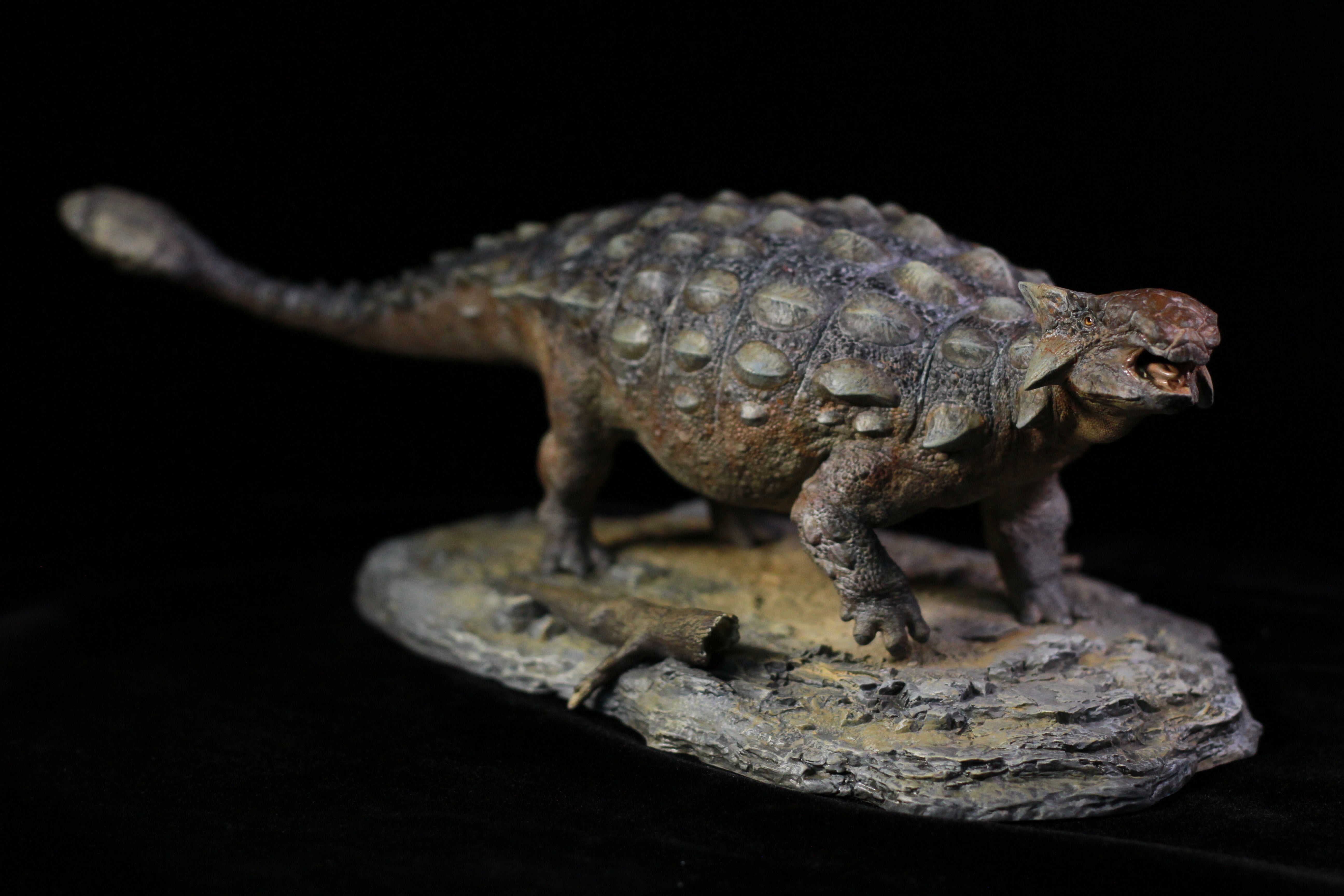 SHOWANNA 1:18 Scale Tyrannosaurus Rex VS Ankylosaurus SCENE STATUE