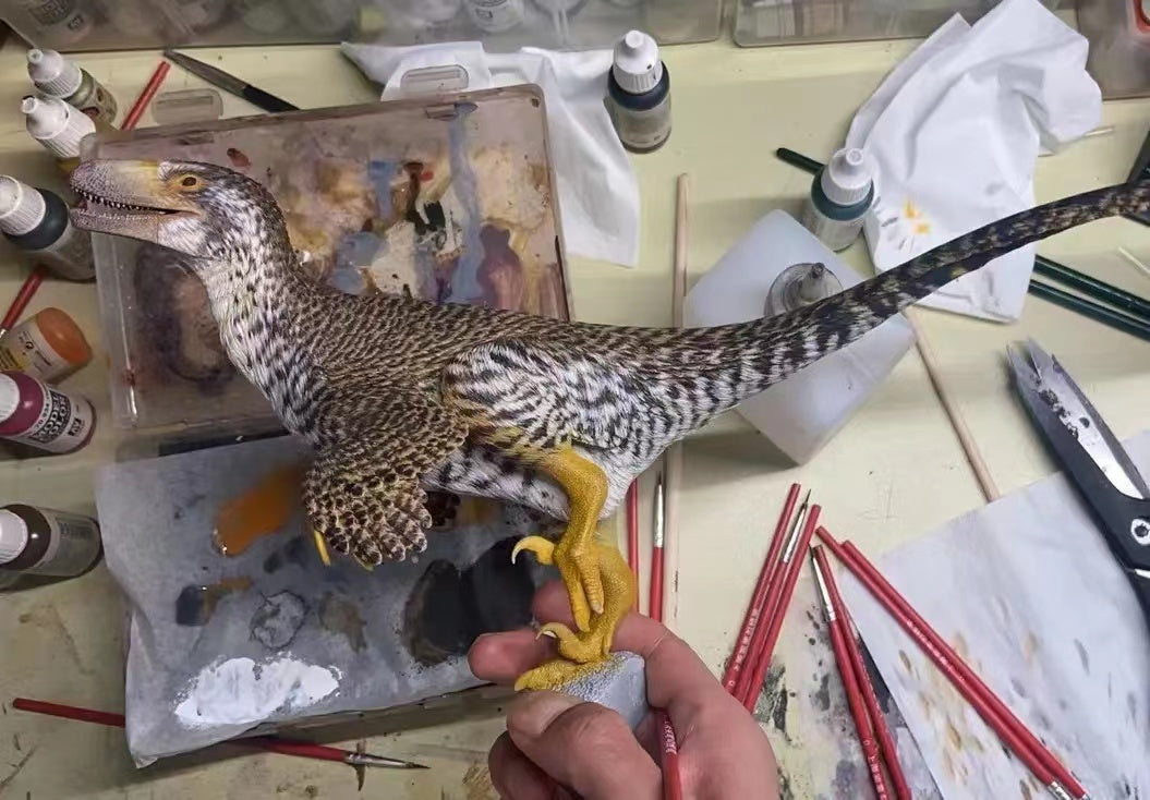 MK Studio 1:20 Scale Dakotaraptor Scene Statue