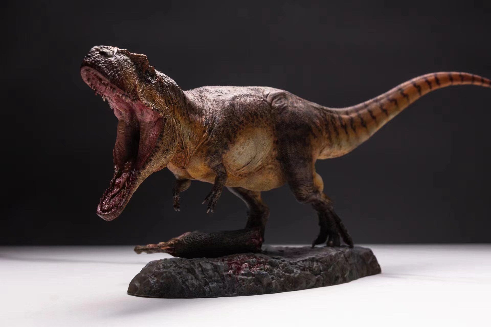 Greenhouse Revolution Studio 1/35 Scale Carcharodontosaurus Scene Model
