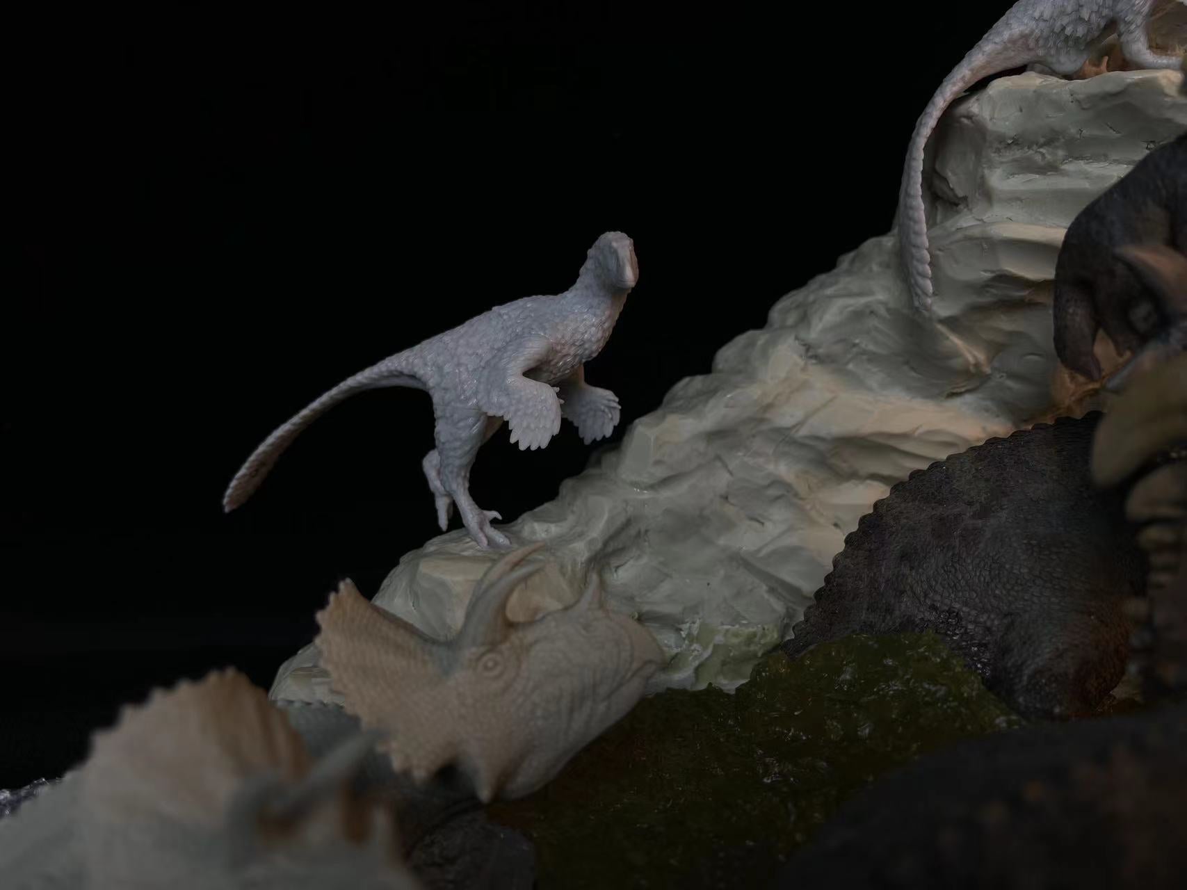 Sensen 1:20 Scale Set C3 Troodon Avaceratops Scene Statue