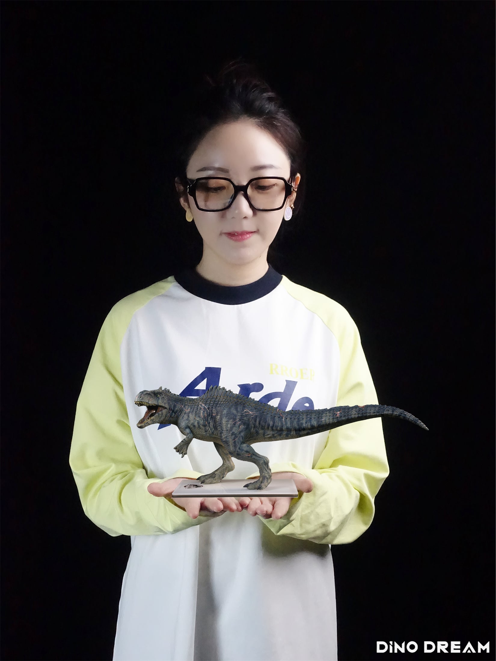 DINO DREAM 1:30 Scale Giganotosaurus Figure