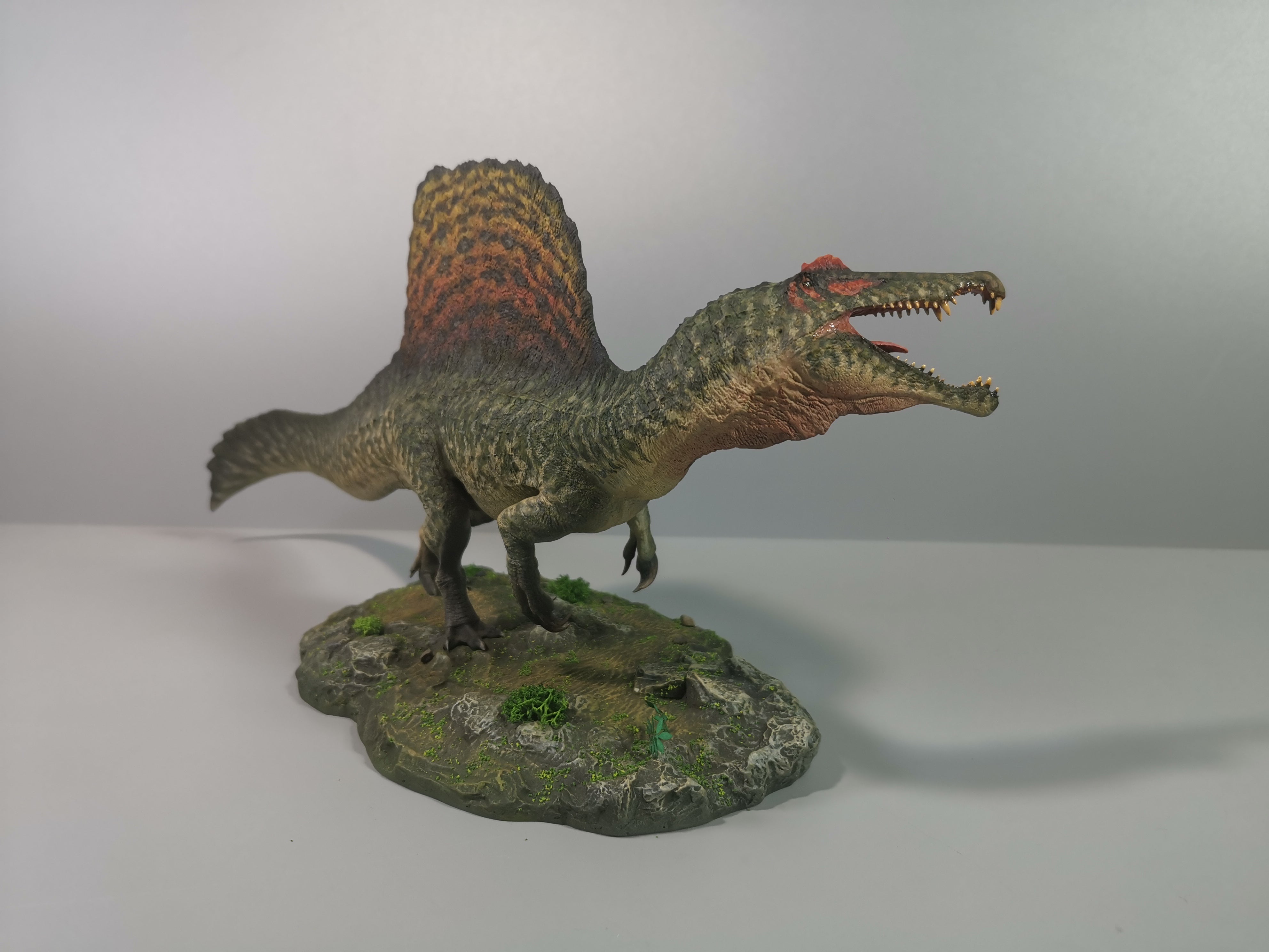 SHOWANNA 1:35 Scale Spinosaurus Statue