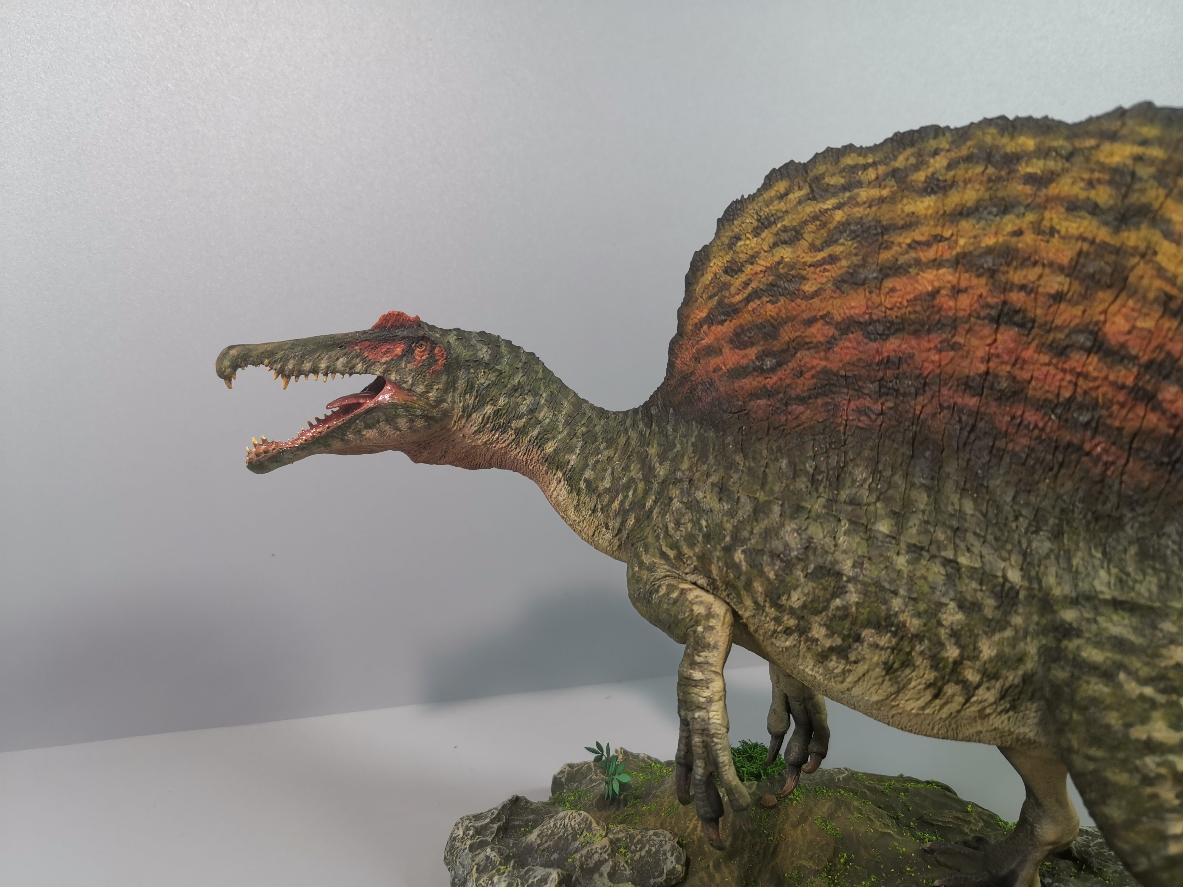 SHOWANNA 1:35 Scale Spinosaurus Statue
