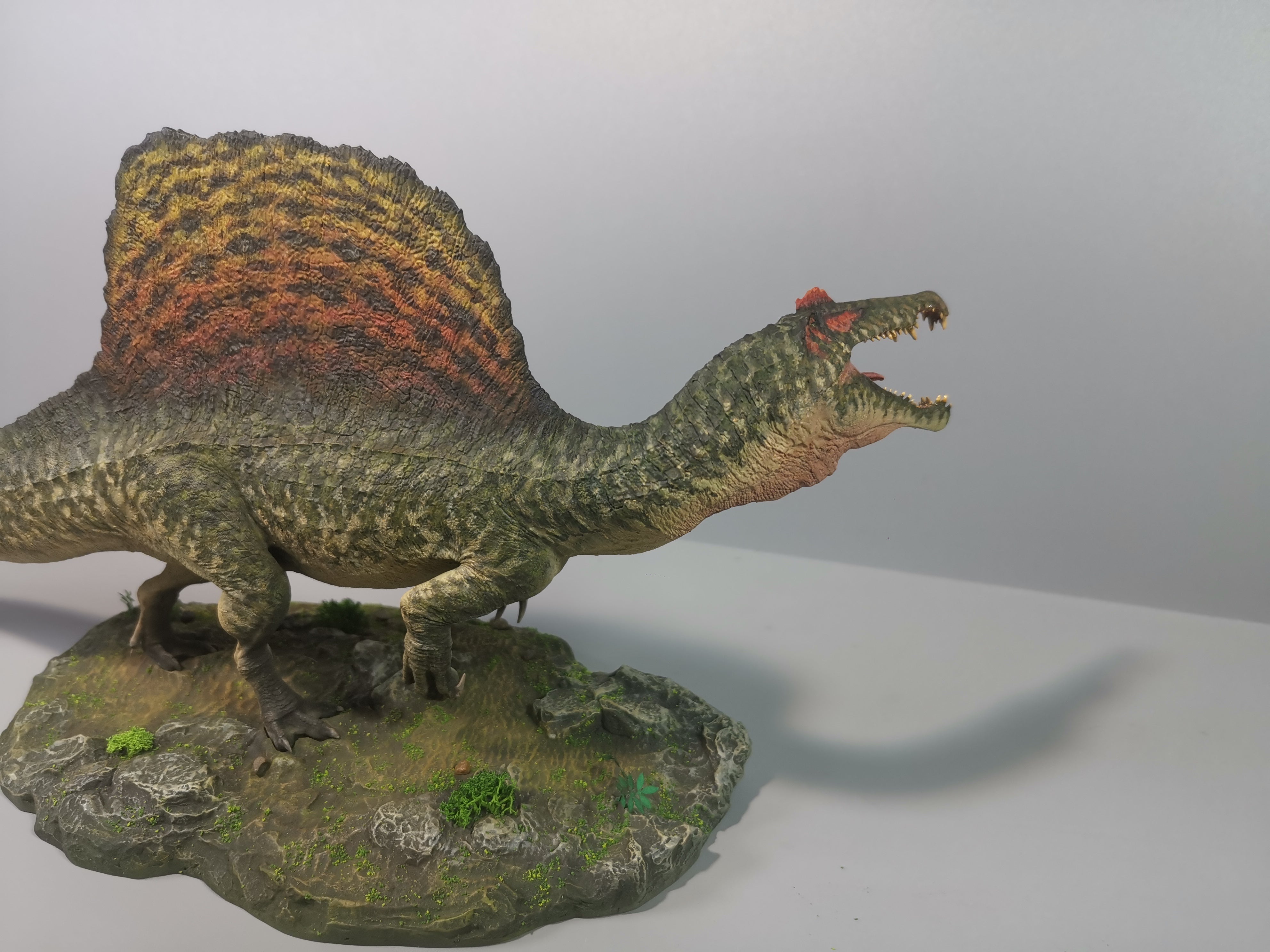 SHOWANNA 1:35 Scale Spinosaurus Statue