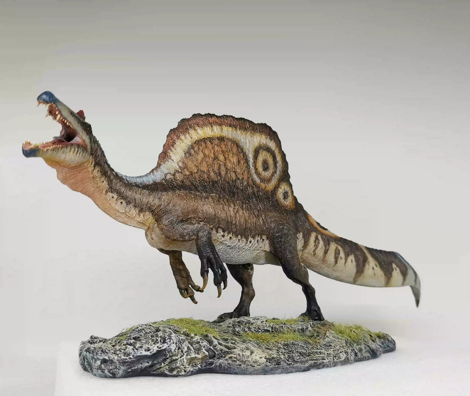 SHOWANNA 1:35 Scale Spinosaurus Statue