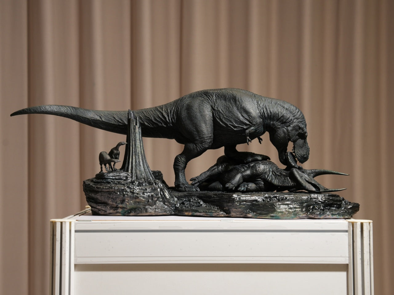 Ashine Alliance X Cristian Lopez Wankel Rex Scene Statue