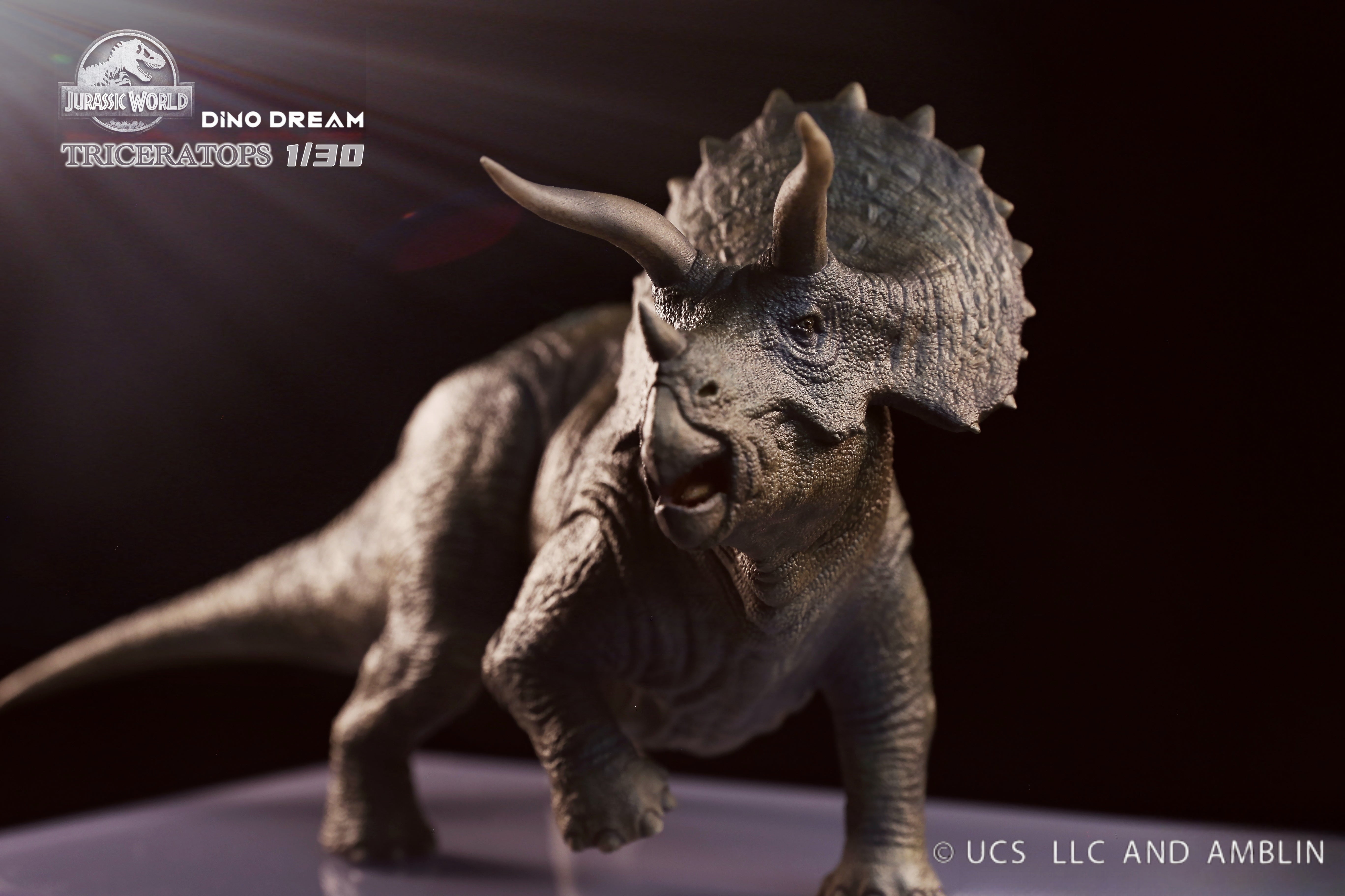 DINO DREAM 1:30 Scale Triceratops Statue