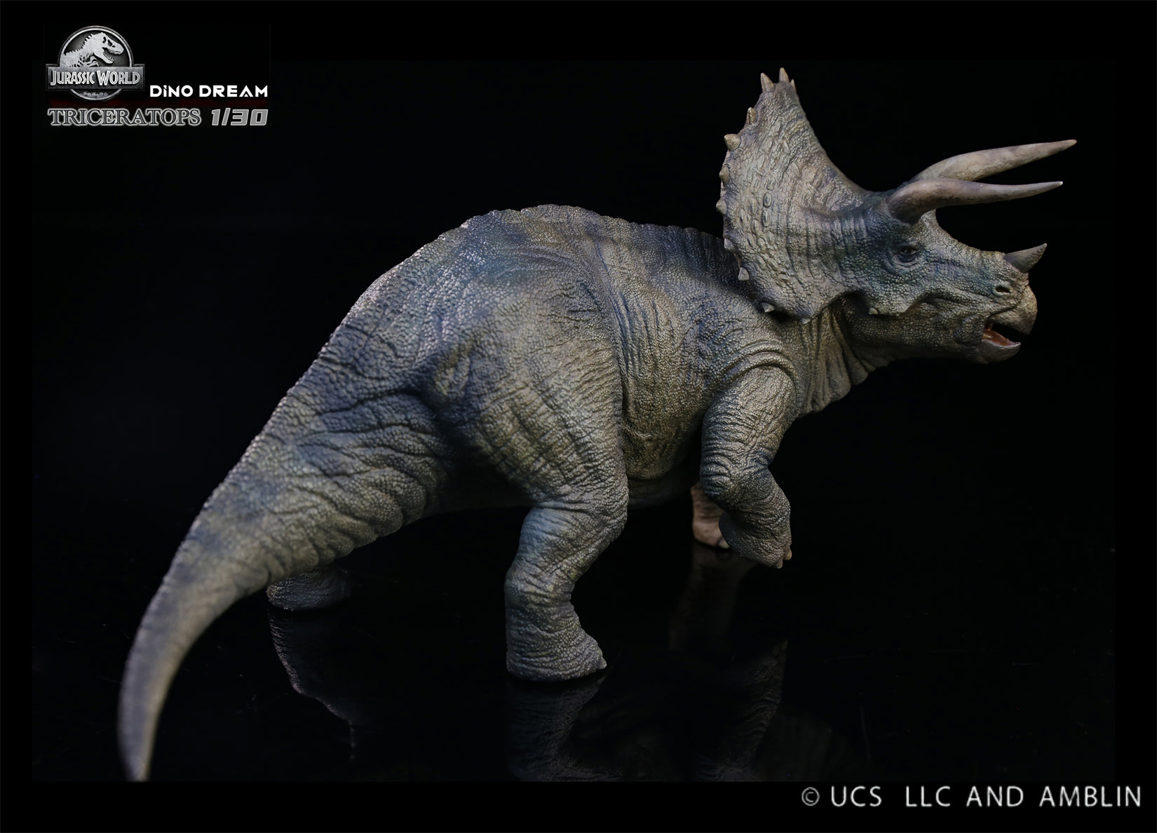 DINO DREAM 1:30 Scale Triceratops Statue