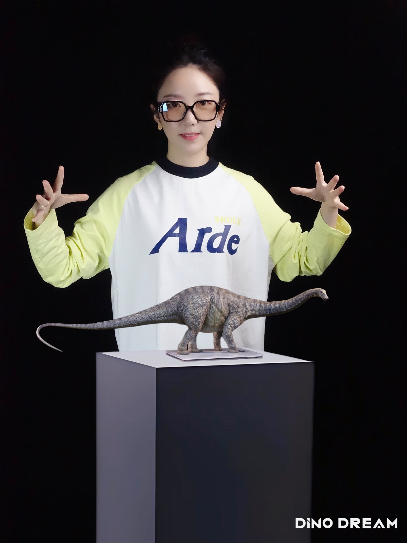 DINO DREAM 1:30 Scale Apatosaurus Model