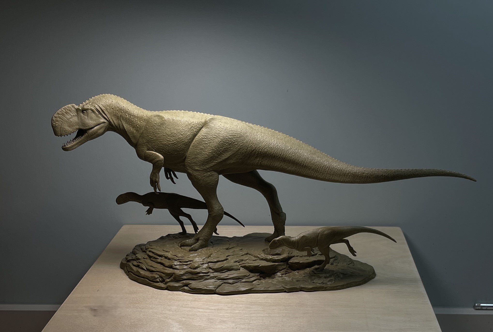 Sensen 1:20 Scale Monolophosaurus Scene Model