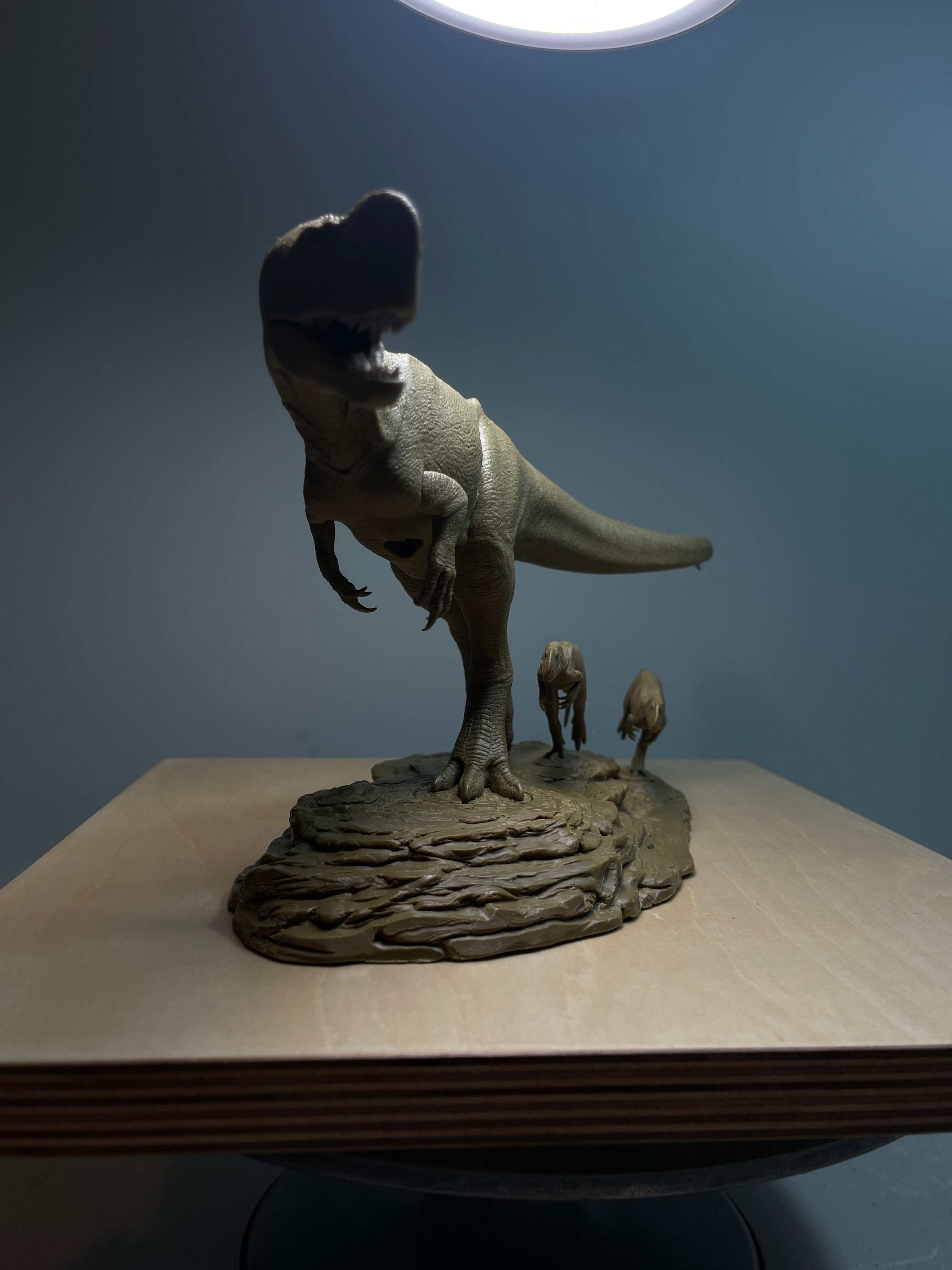 Sensen 1:20 Scale Monolophosaurus Scene Model