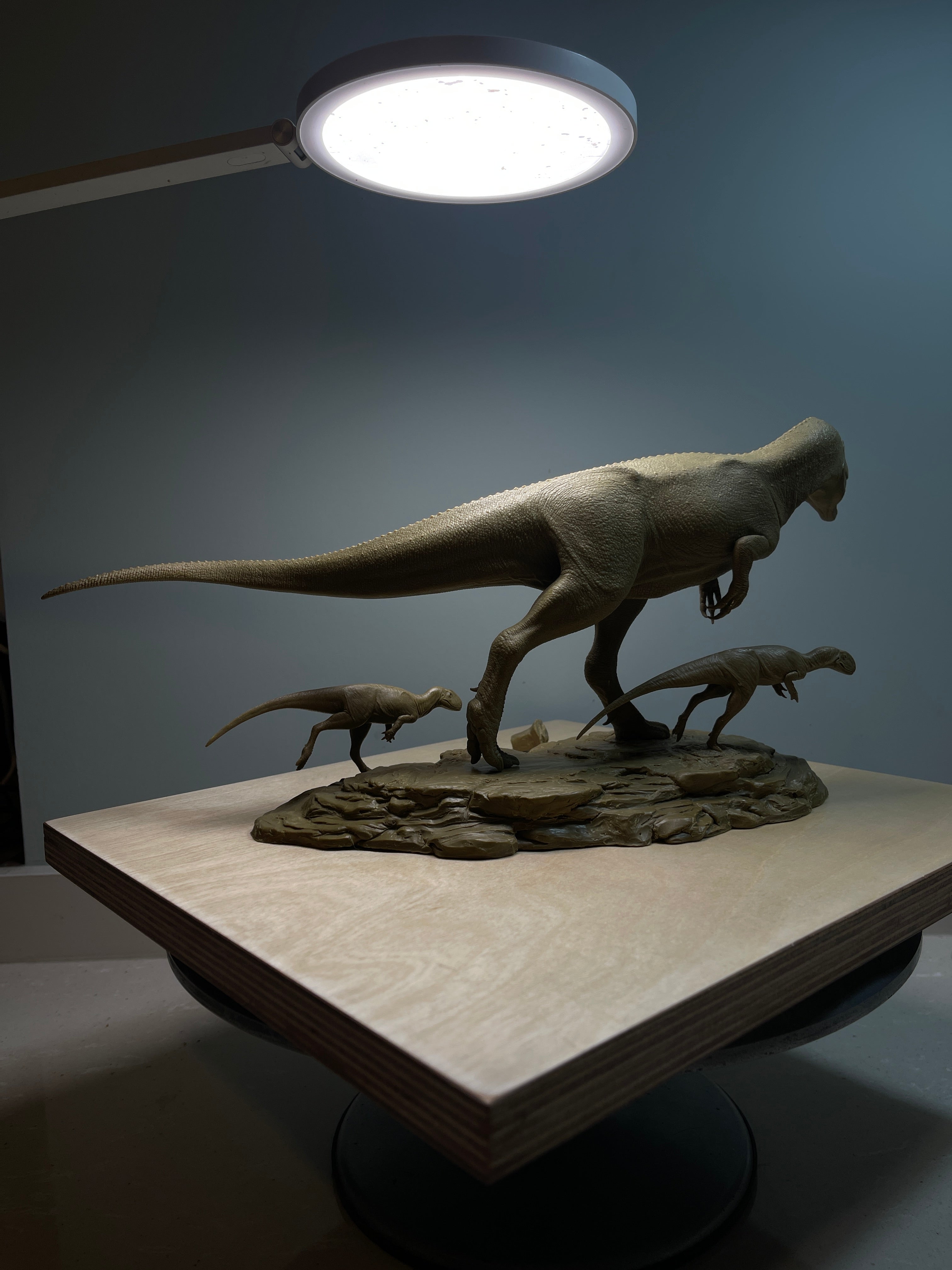 Sensen 1:20 Scale Monolophosaurus Scene Model