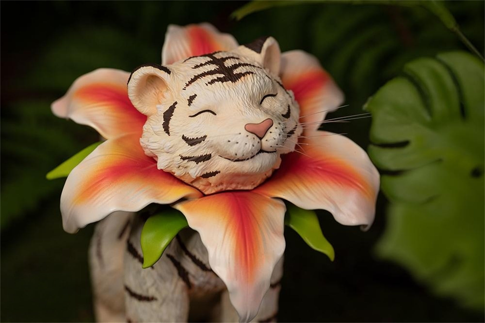 Cute Lily White Tiger Plus Edition