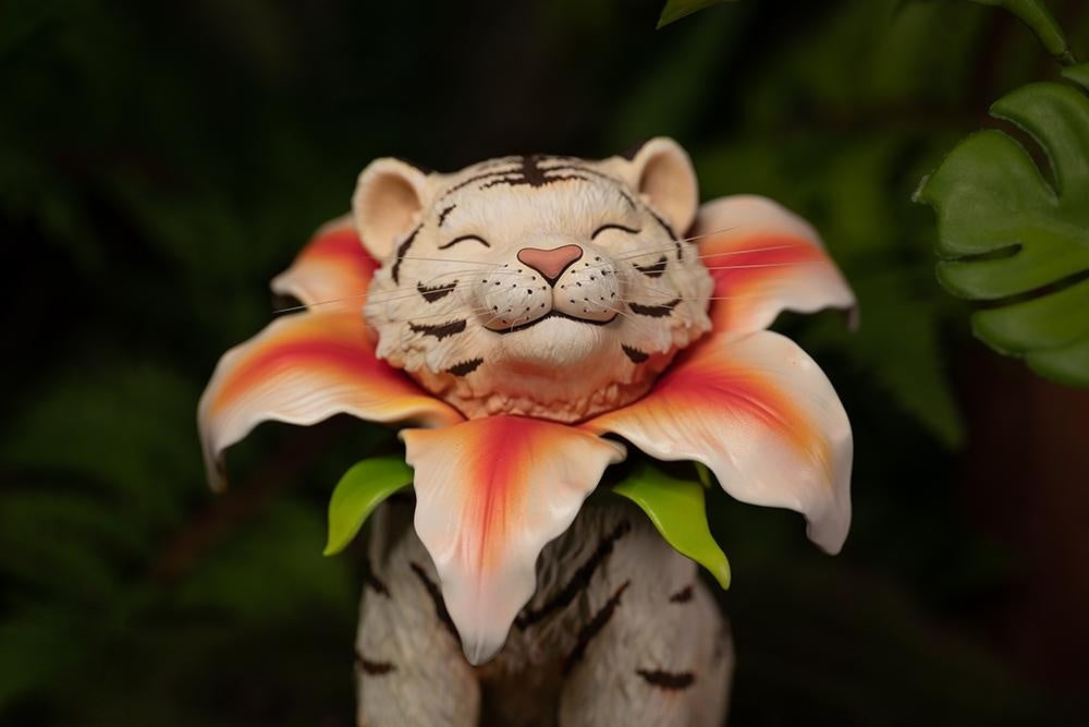 Cute Lily White Tiger Plus Edition