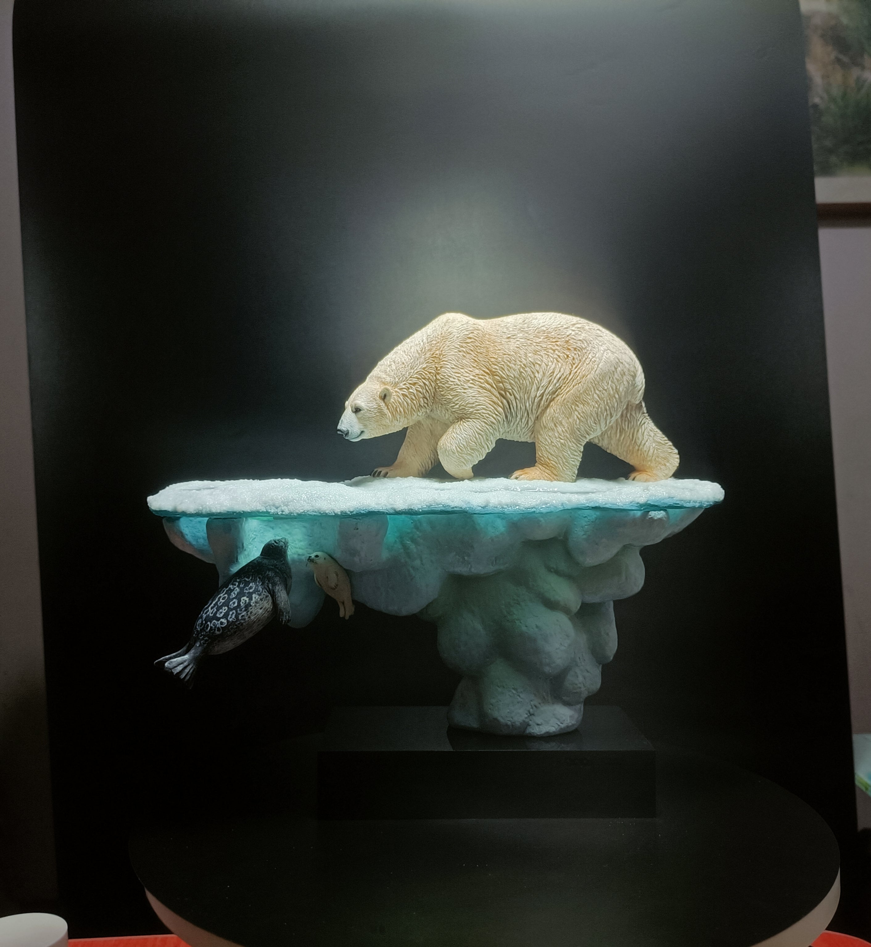GuoXiong Studio 1/18 Scale Polar Bear Scene Model