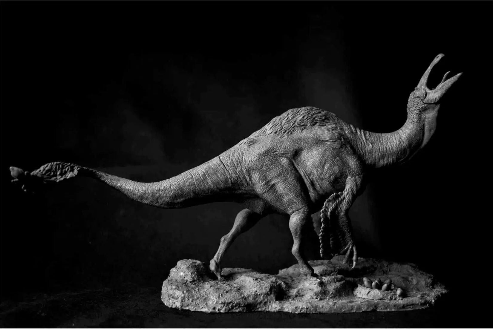 PASSION CHARGER Deinocheirus Unpainted GK Model