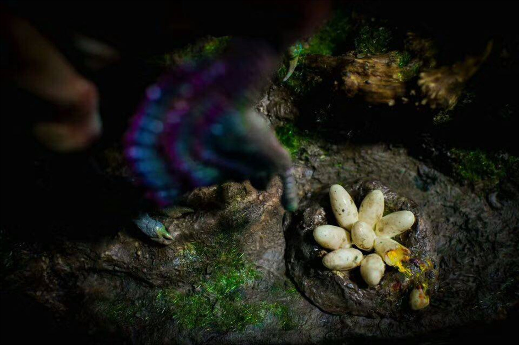 PASSION CHARGER Deinocheirus Unpainted GK Model