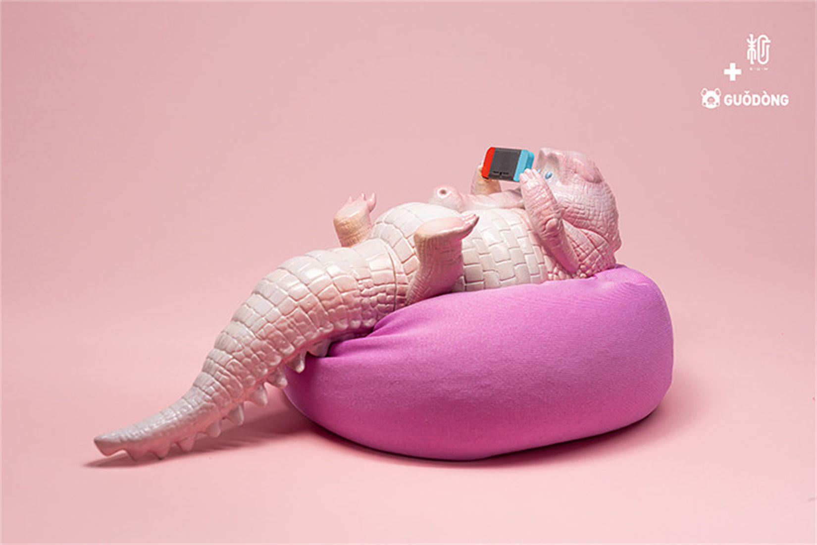 1/6 Scale Lazy Critters – Animals Lounging on the Sofa