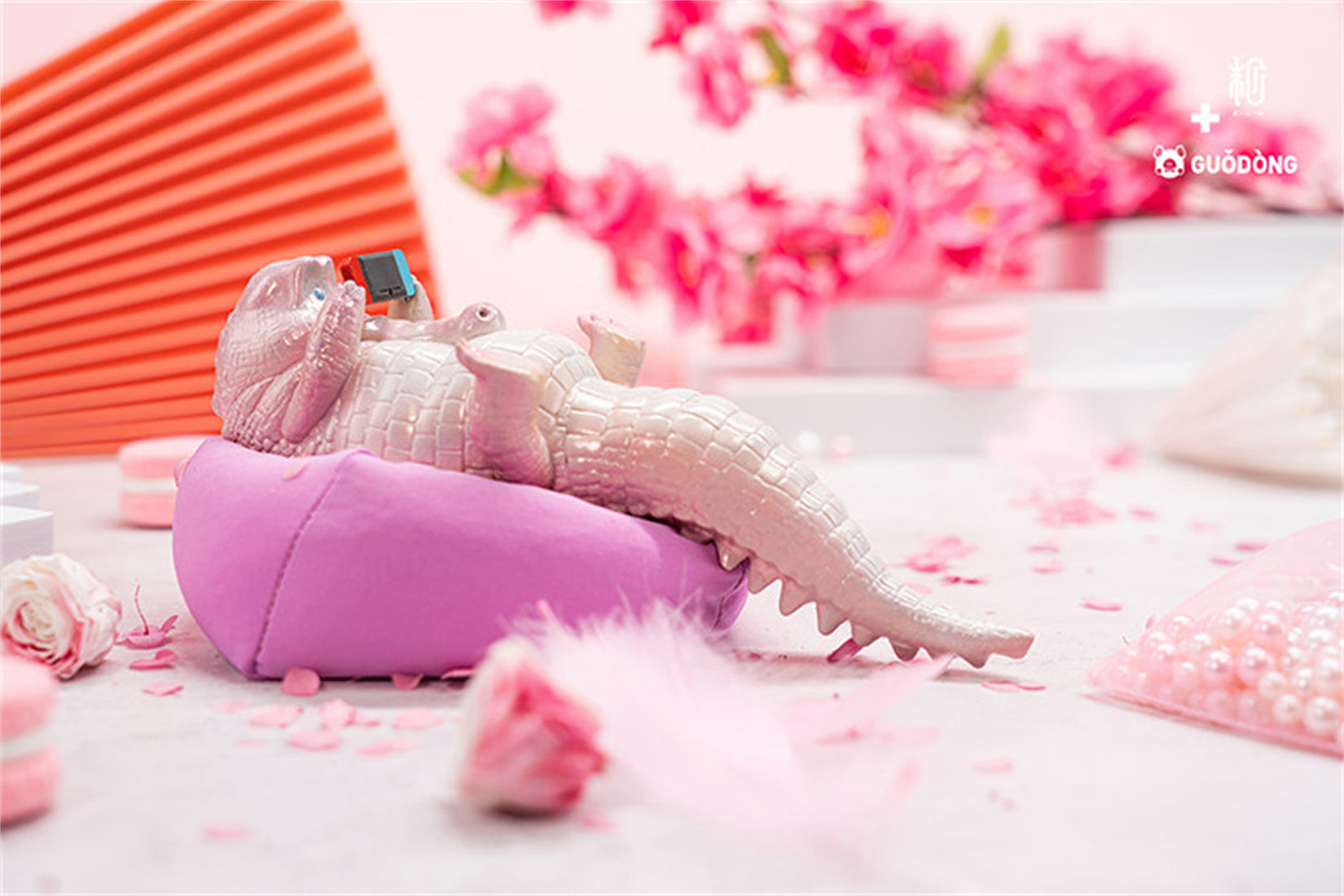 1/6 Scale Lazy Critters – Animals Lounging on the Sofa