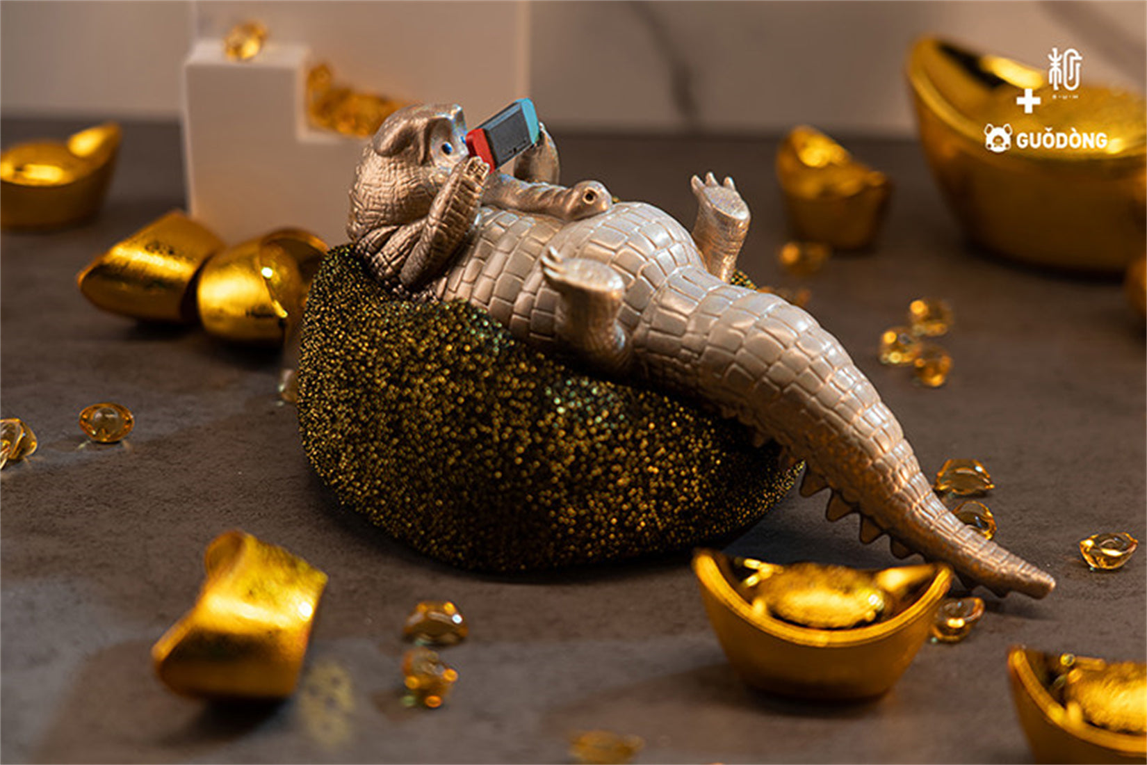 1/6 Scale Lazy Critters – Animals Lounging on the Sofa