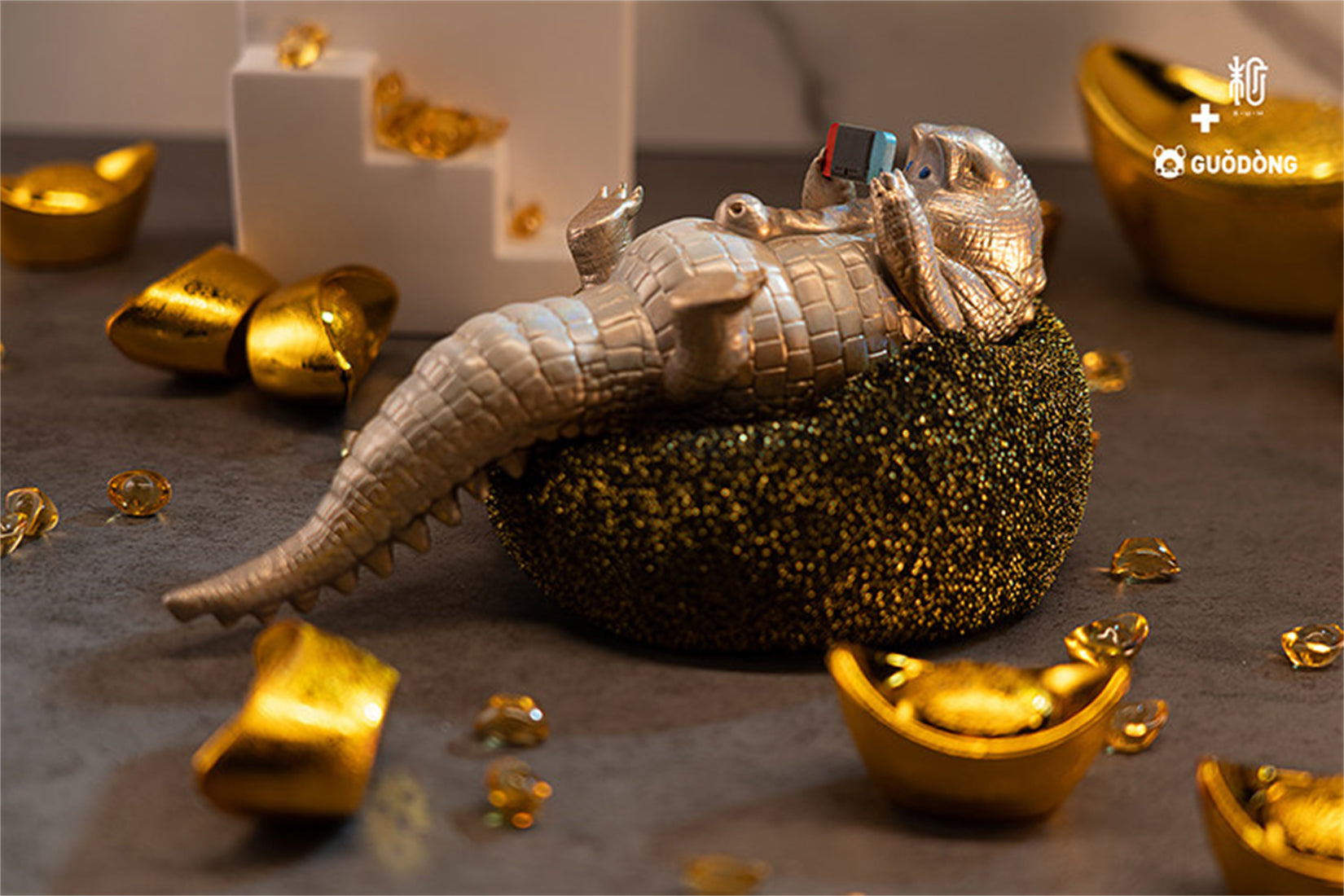 1/6 Scale Lazy Critters – Animals Lounging on the Sofa