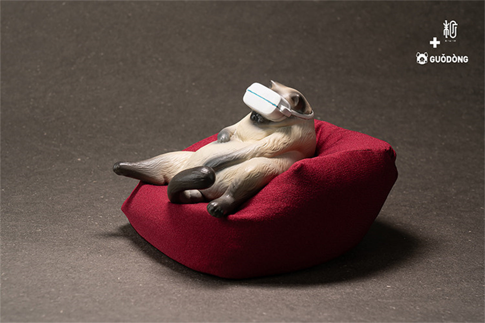 1/6 Scale Lazy Critters – Animals Lounging on the Sofa