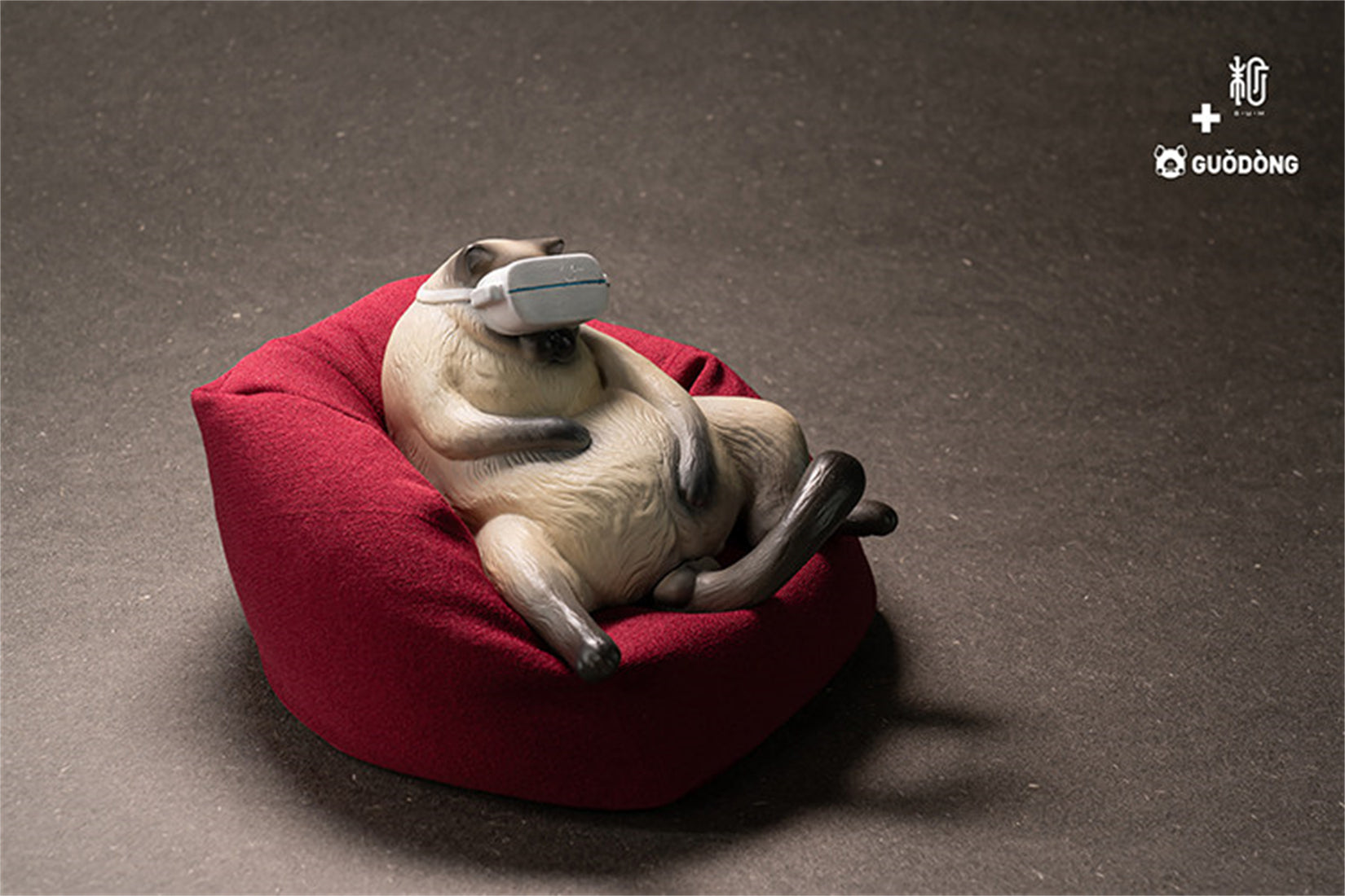 1/6 Scale Lazy Critters – Animals Lounging on the Sofa