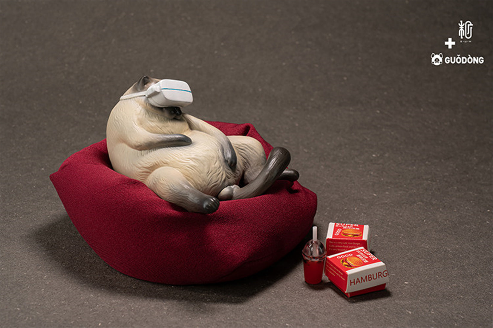 1/6 Scale Lazy Critters – Animals Lounging on the Sofa