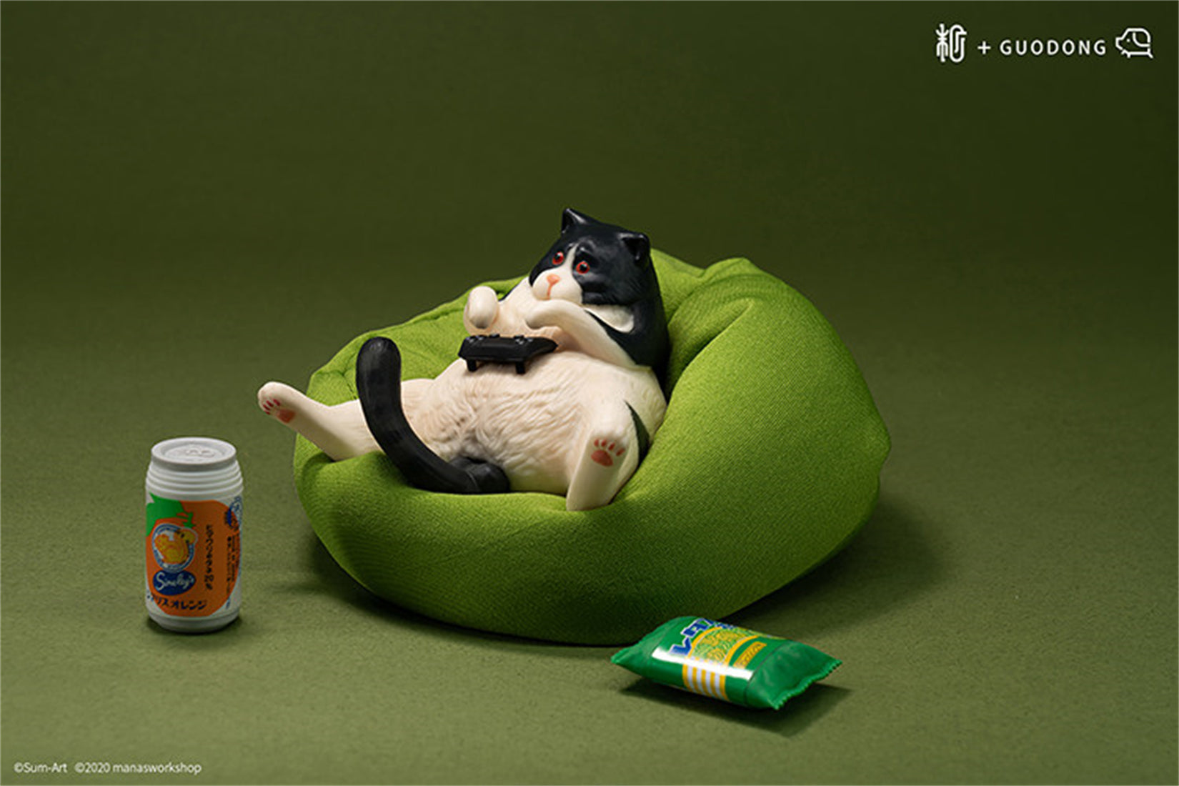 1/6 Scale Lazy Critters – Animals Lounging on the Sofa