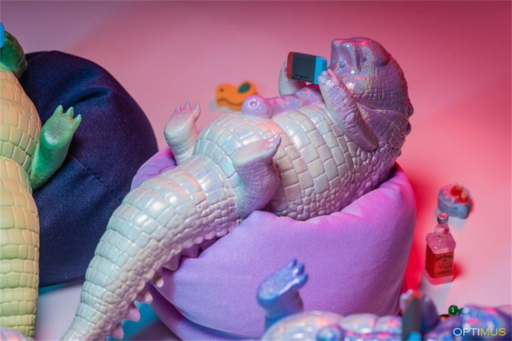 1/6 Scale Lazy Critters – Animals Lounging on the Sofa