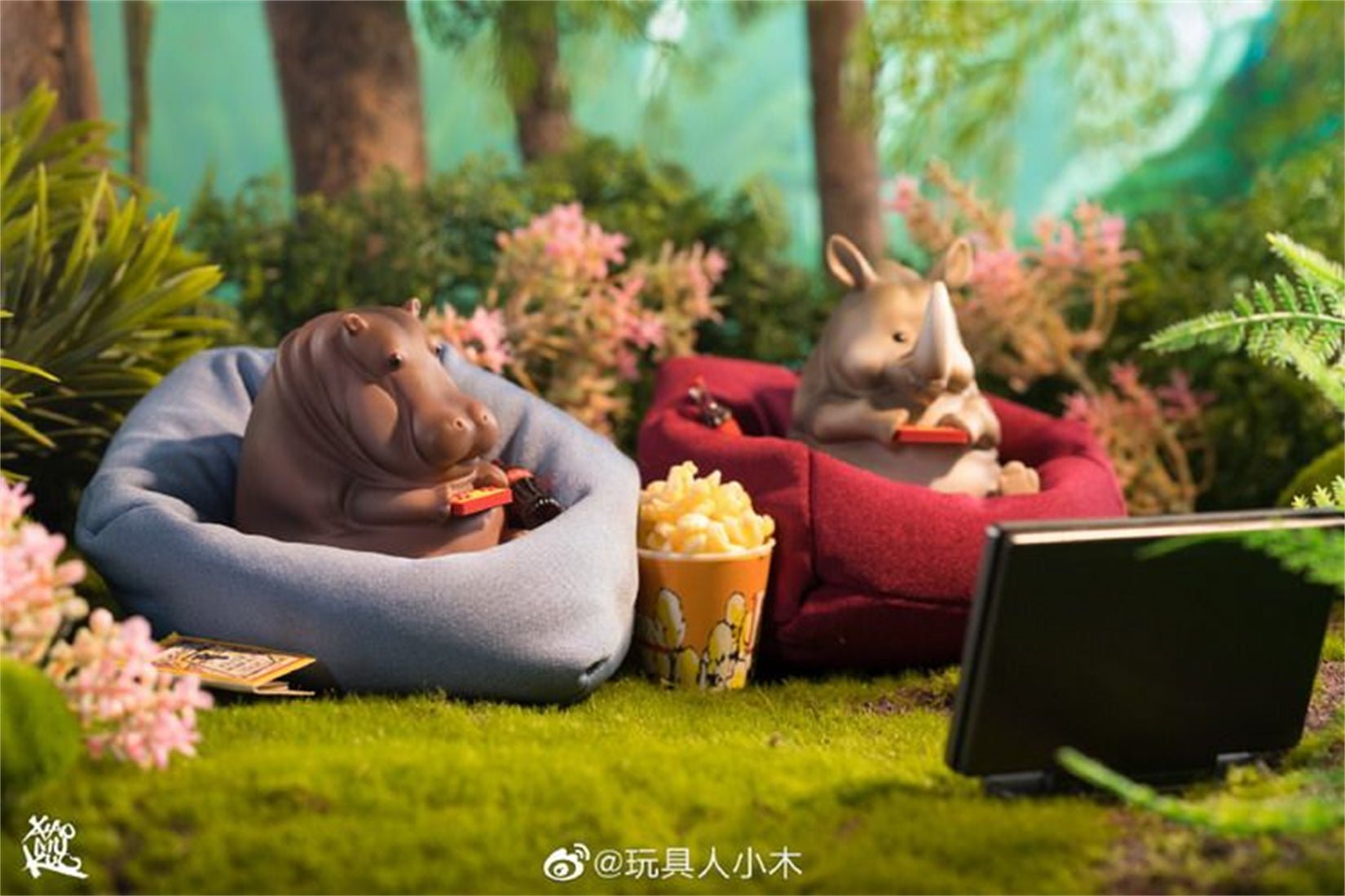 1/6 Scale Lazy Critters – Animals Lounging on the Sofa