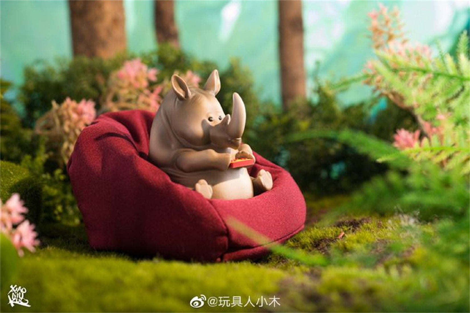 1/6 Scale Lazy Critters – Animals Lounging on the Sofa