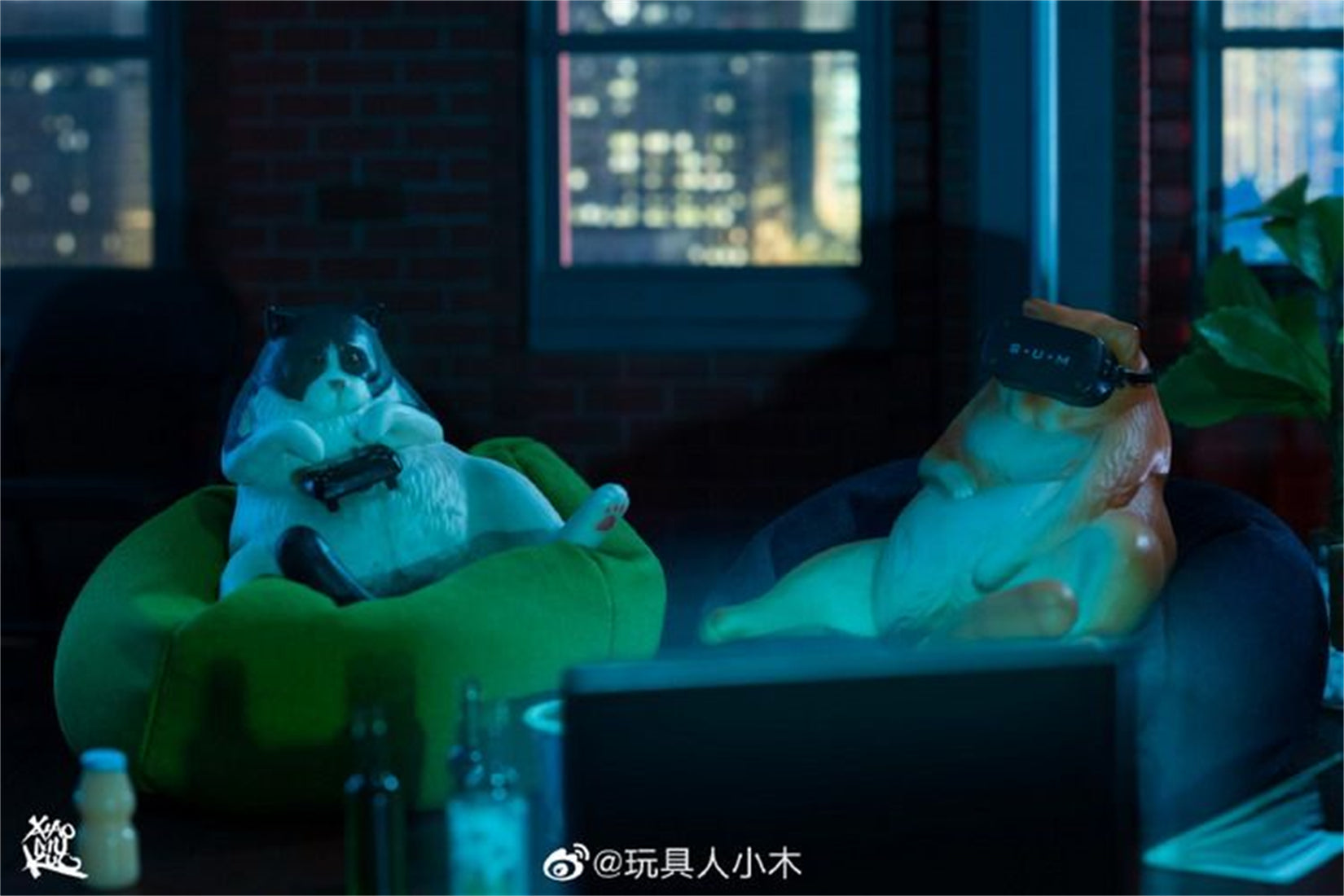 1/6 Scale Lazy Critters – Animals Lounging on the Sofa