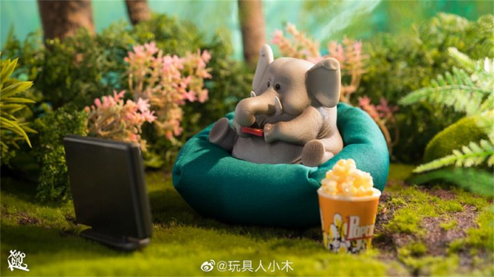 1/6 Scale Lazy Critters – Animals Lounging on the Sofa