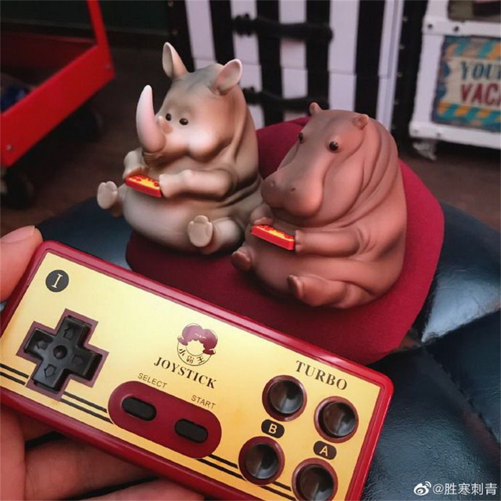 1/6 Scale Lazy Critters – Animals Lounging on the Sofa